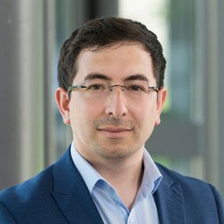 Dr. Marcos González